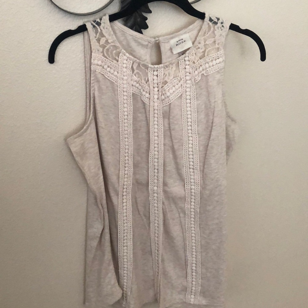 🎒 Beige tank with accents